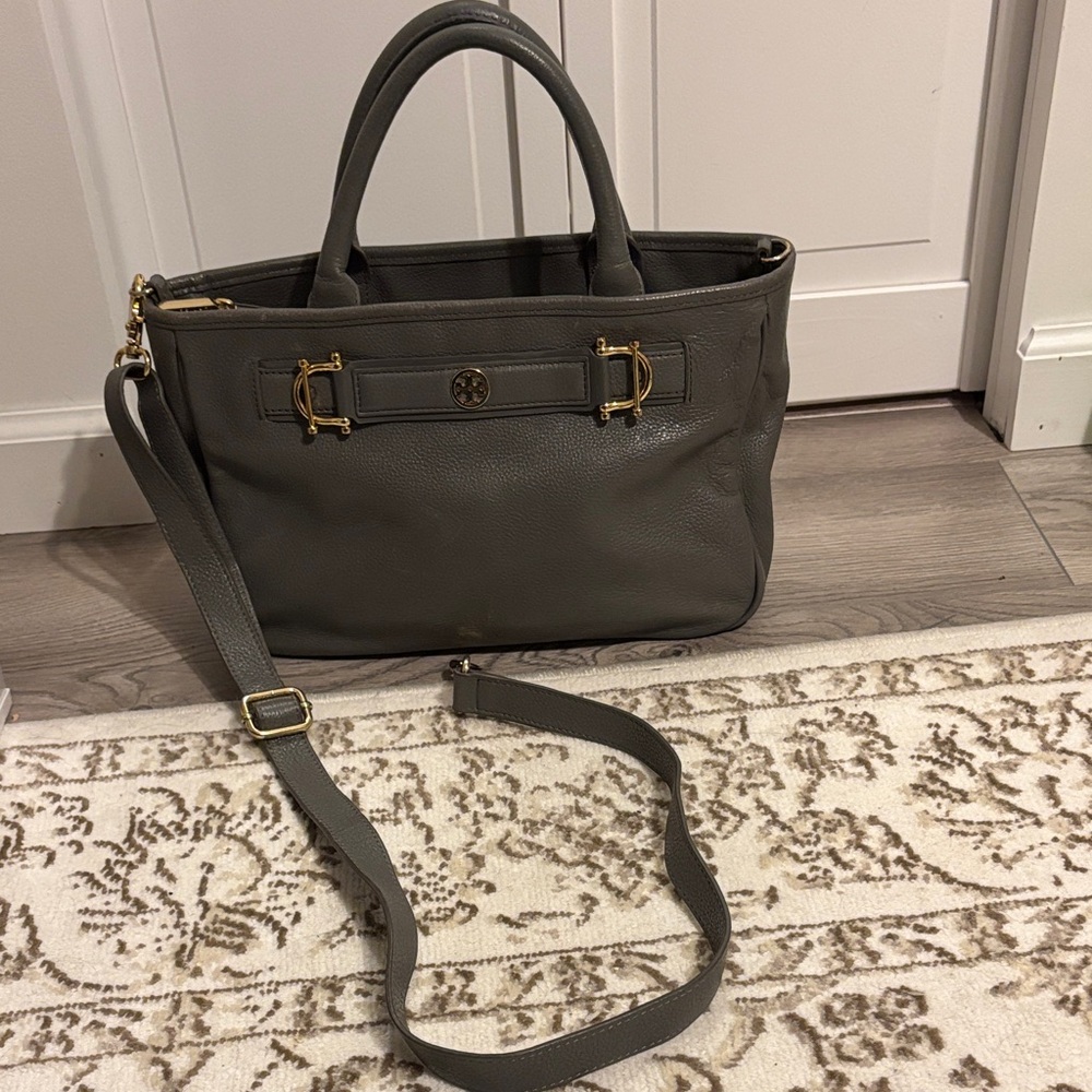 Tory Burch Jaden Horsebit Pebbled Leather Purse - Picture 11 of 16